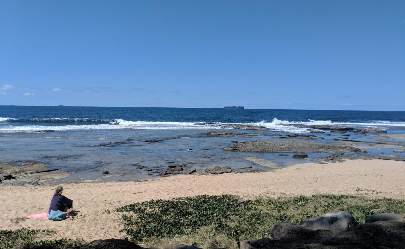 Shelly Beach'in fotoğrafı parlak kum yüzey ile