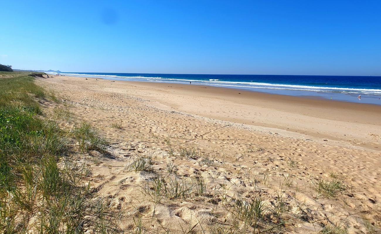 Wurtulla Beach'in fotoğrafı açık bej kum yüzey ile