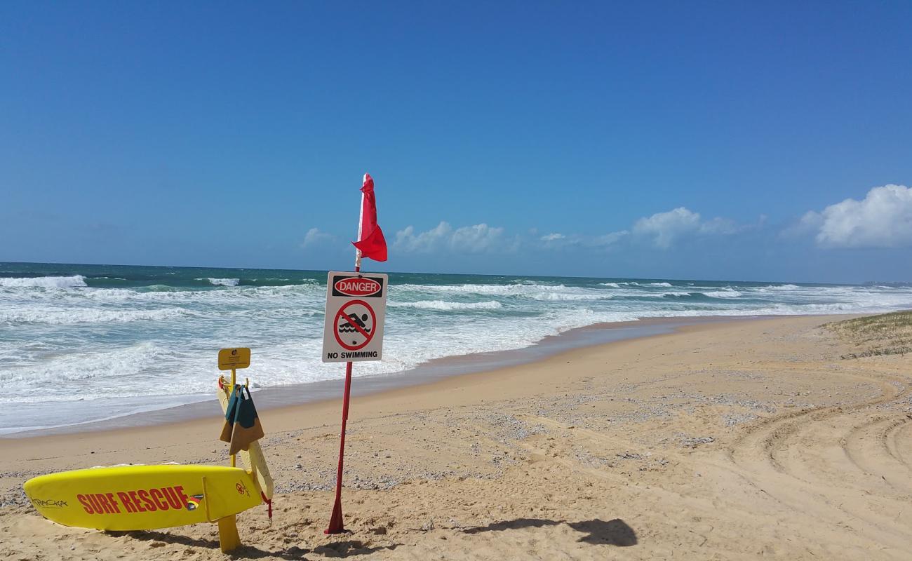 Kawana Beach'in fotoğrafı açık bej kum yüzey ile