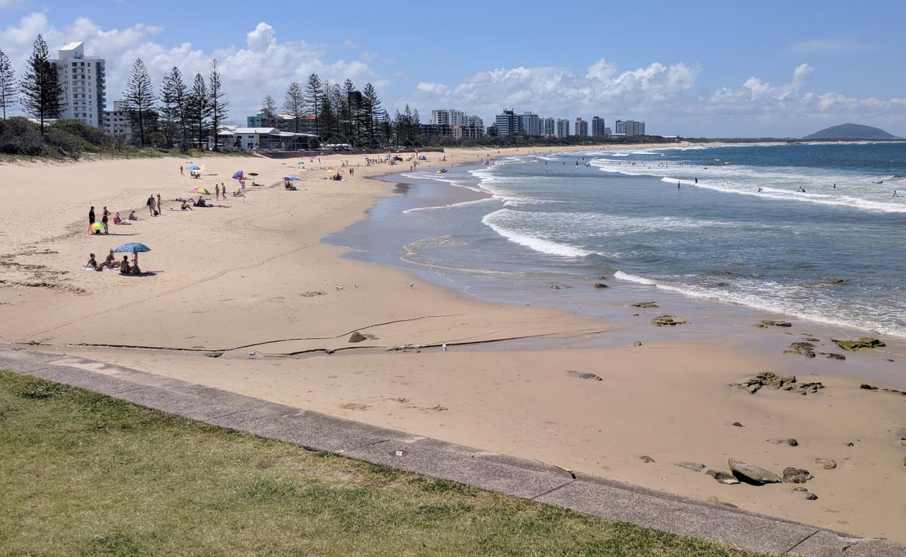 Alexandra Headland Beach'in fotoğrafı açık bej kum yüzey ile