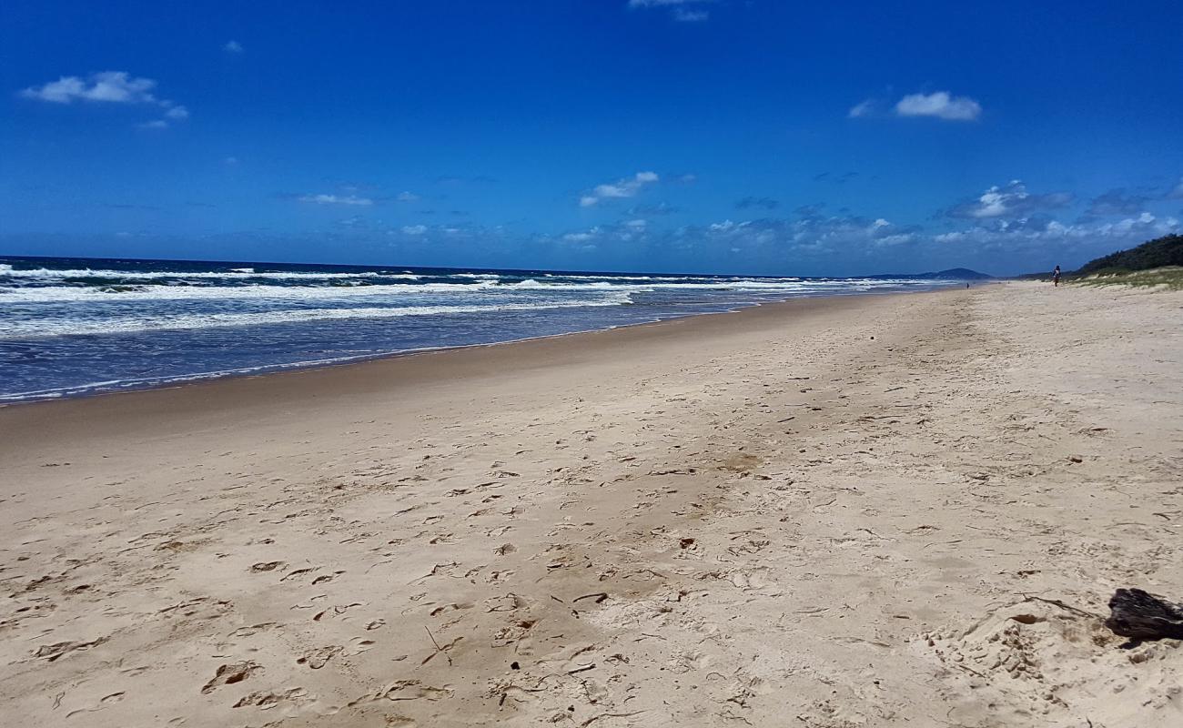 Sunrise Beach'in fotoğrafı parlak ince kum yüzey ile