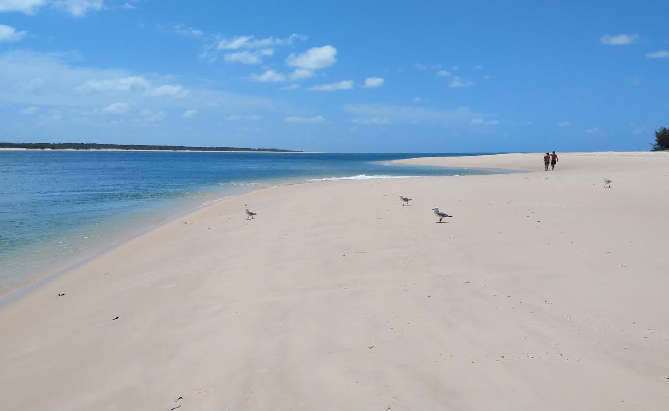 Inskip Point Beach'in fotoğrafı parlak ince kum yüzey ile