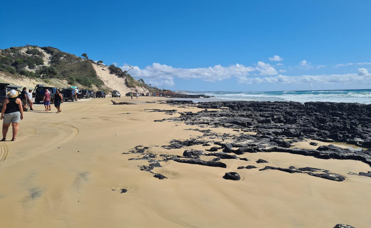 Manann Beach'in fotoğrafı açık bej kum yüzey ile