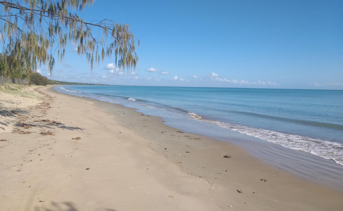 Toogoom 01 Beach'in fotoğrafı açık bej kum yüzey ile