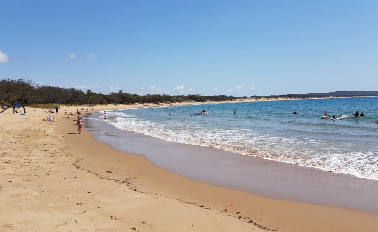 Agnes Water Main Beach'in fotoğrafı açık bej kum yüzey ile
