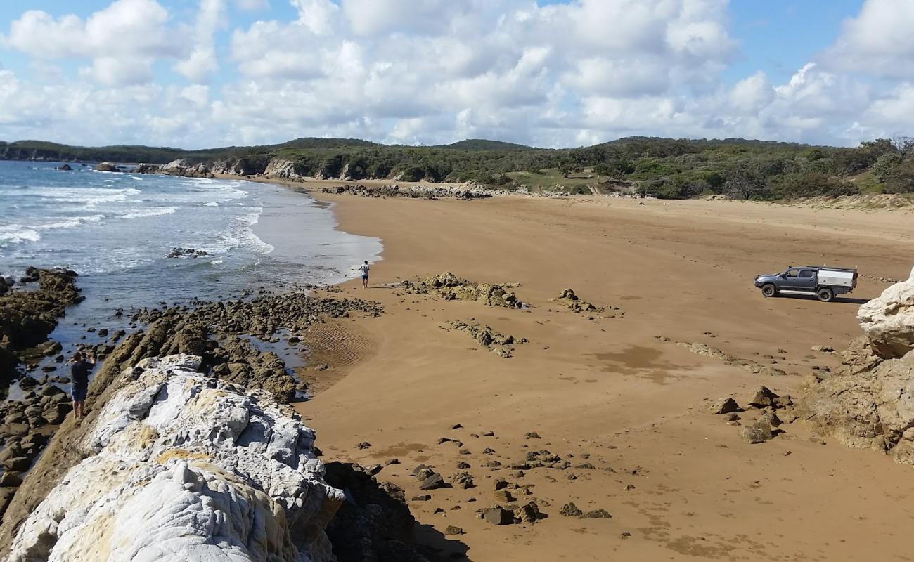 Joey Lees Beach'in fotoğrafı parlak kum yüzey ile