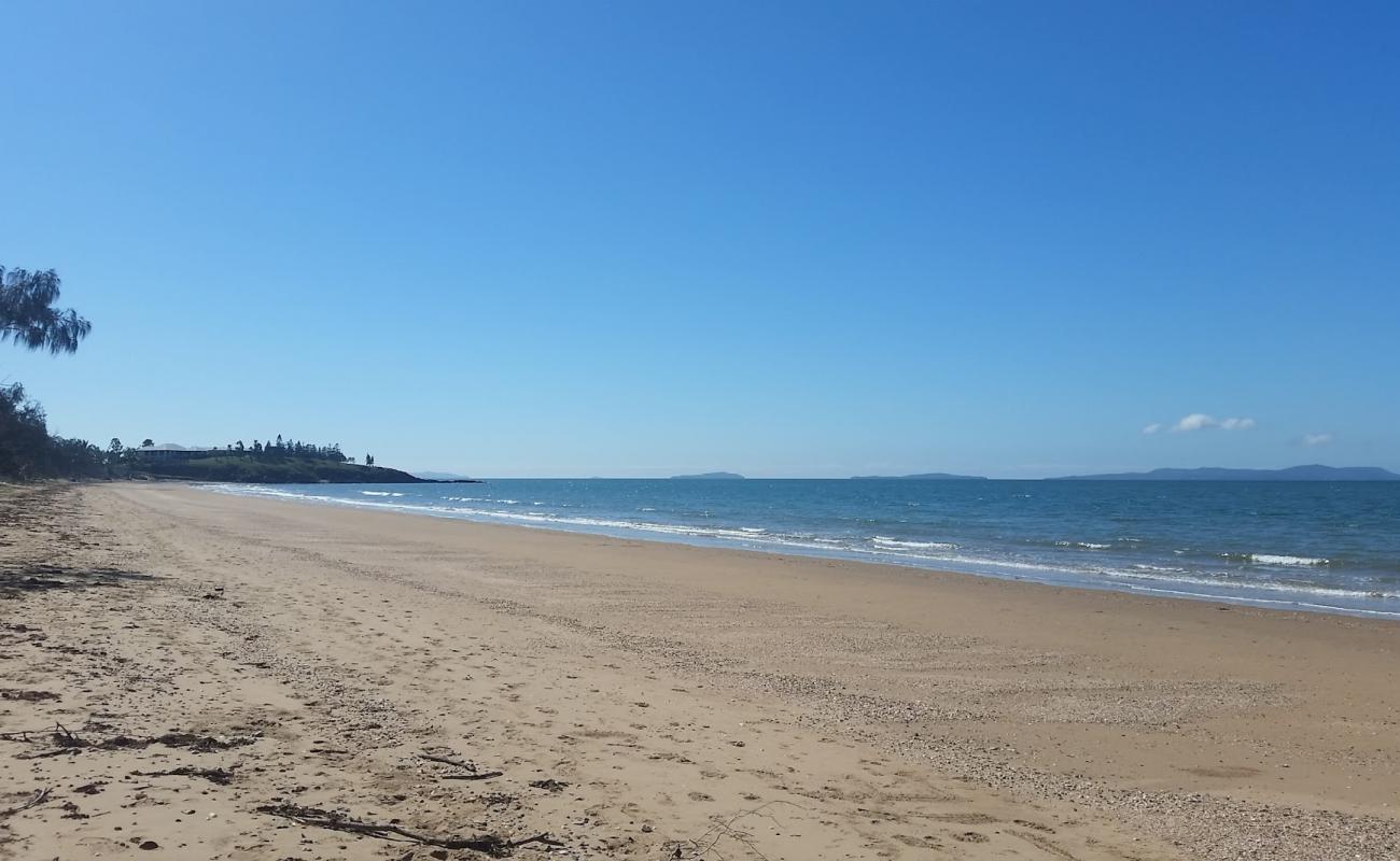 Fishermans middle Beach'in fotoğrafı açık bej kum yüzey ile