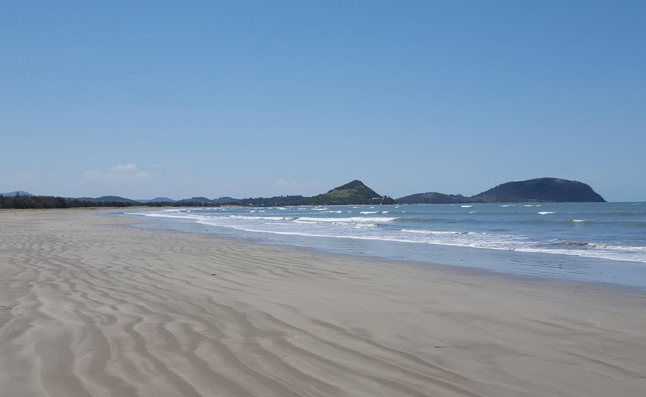Kinka Beach'in fotoğrafı açık bej kum yüzey ile