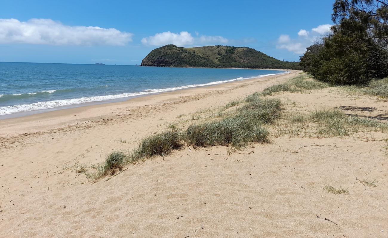 Mulambin Beach'in fotoğrafı parlak kum yüzey ile