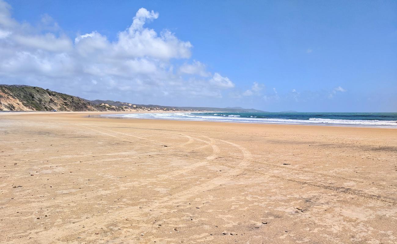 Nine Mile Beach'in fotoğrafı parlak kum yüzey ile