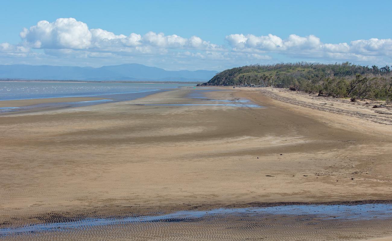 Conway Beach'in fotoğrafı parlak kum yüzey ile