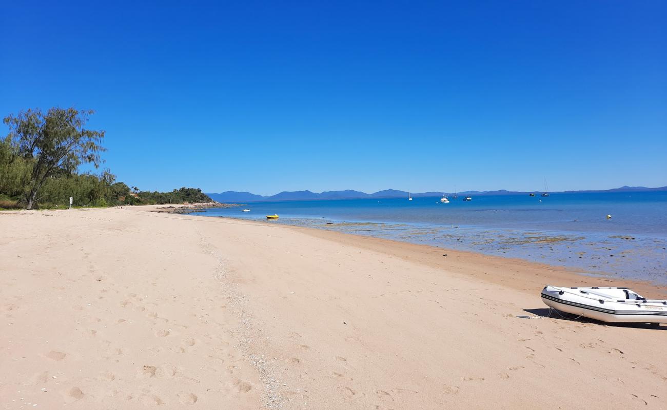 Passage Islet Reef Beach'in fotoğrafı açık bej kum yüzey ile