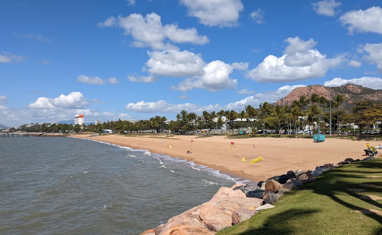 Strand Park Beach'in fotoğrafı parlak kum yüzey ile