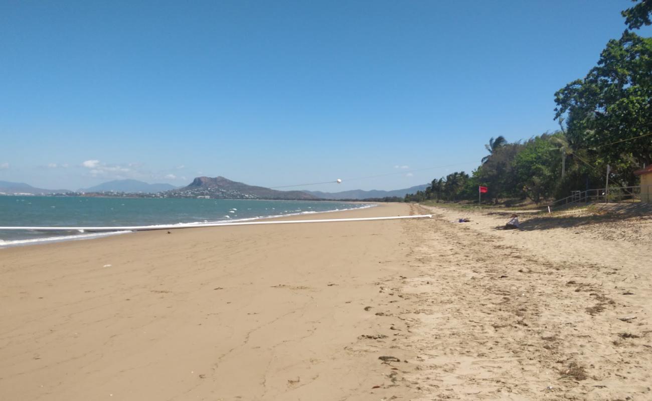 Pallarenda Beach'in fotoğrafı parlak kum yüzey ile