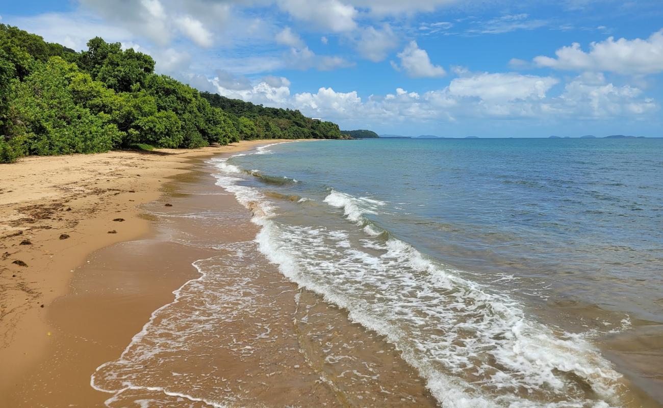 Narragon Beach'in fotoğrafı açık bej kum yüzey ile