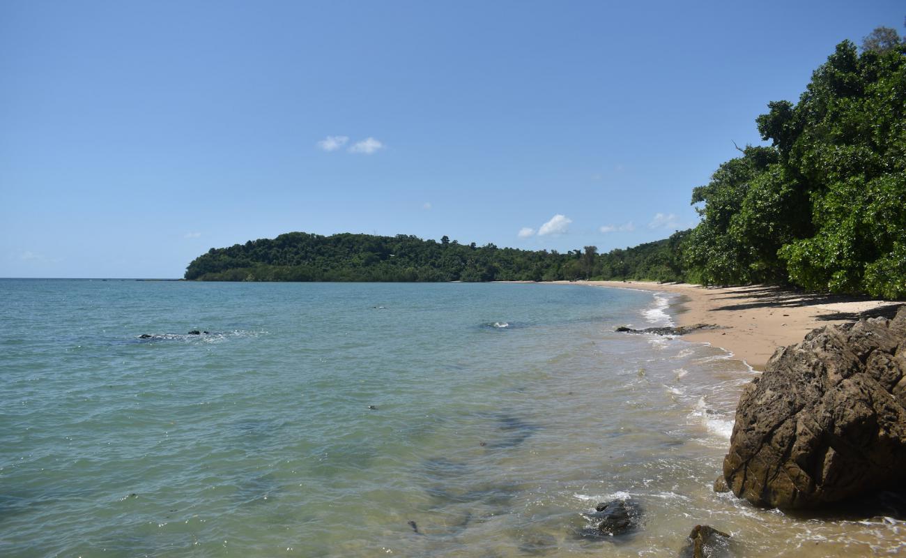 Garners Beach'in fotoğrafı açık bej kum yüzey ile