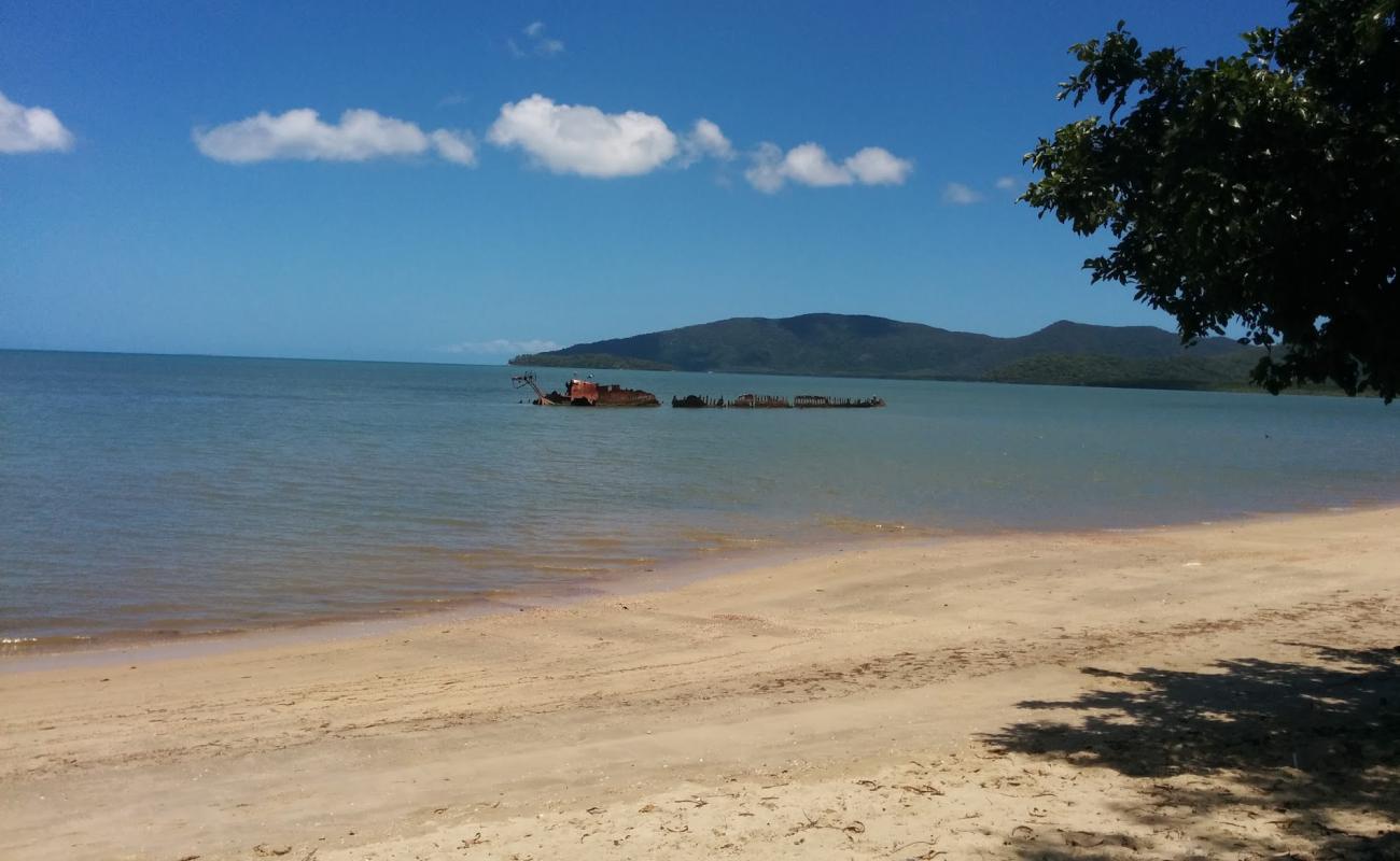 Yarrabah Beach'in fotoğrafı parlak kum yüzey ile