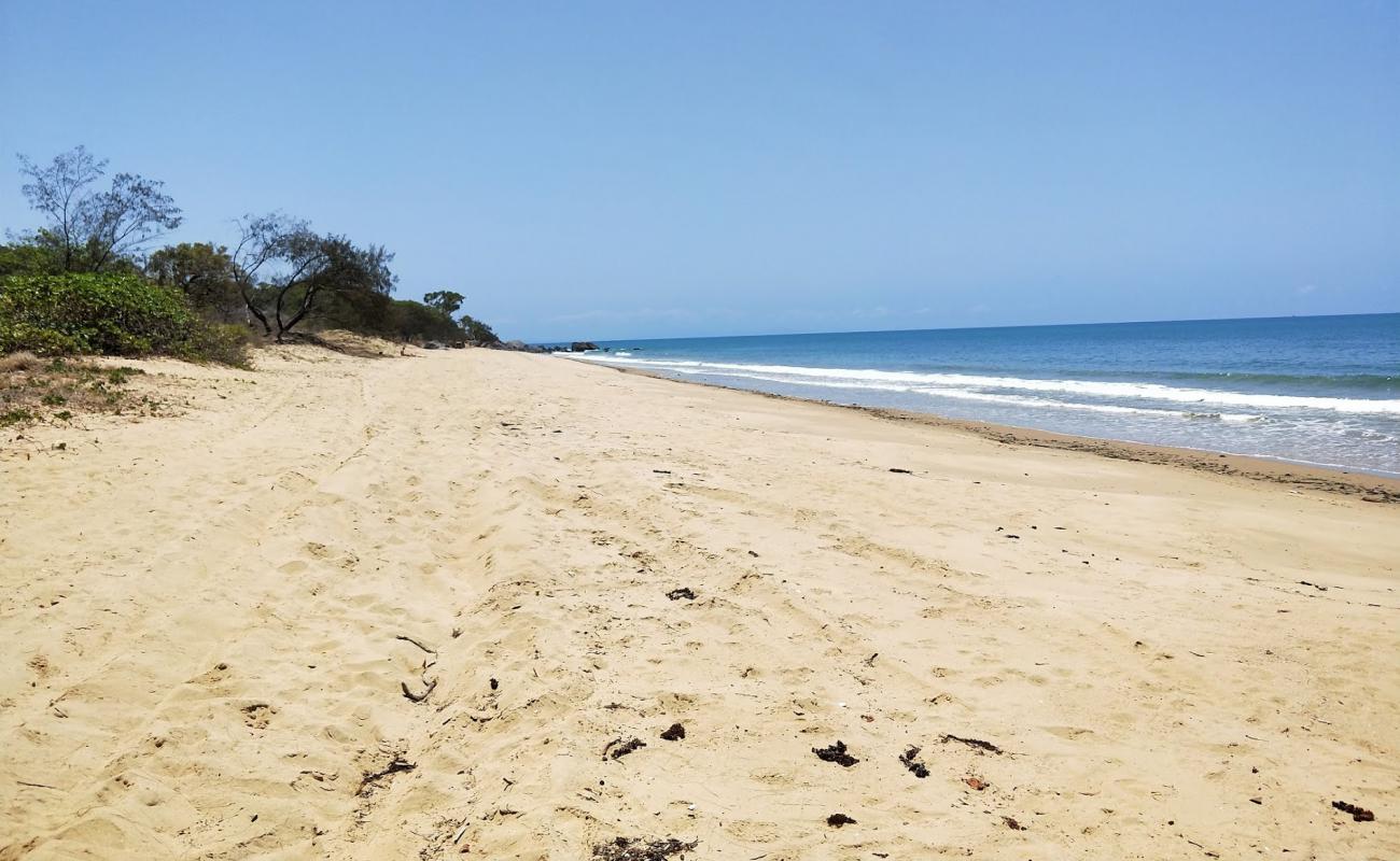 Borderline Beach'in fotoğrafı parlak kum yüzey ile