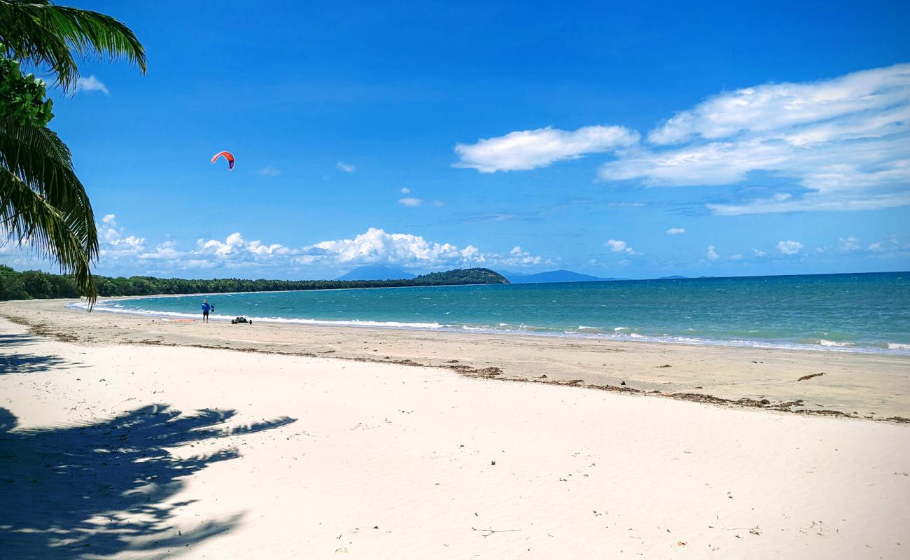 Four Mile Beach'in fotoğrafı parlak kum yüzey ile