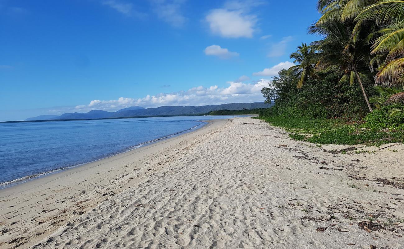 Newell Beach'in fotoğrafı parlak kum yüzey ile