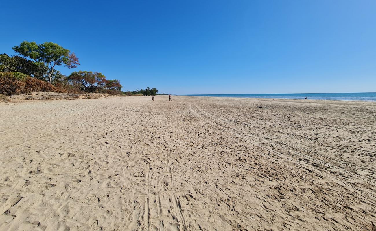 Casuarina Beach'in fotoğrafı açık bej kum yüzey ile