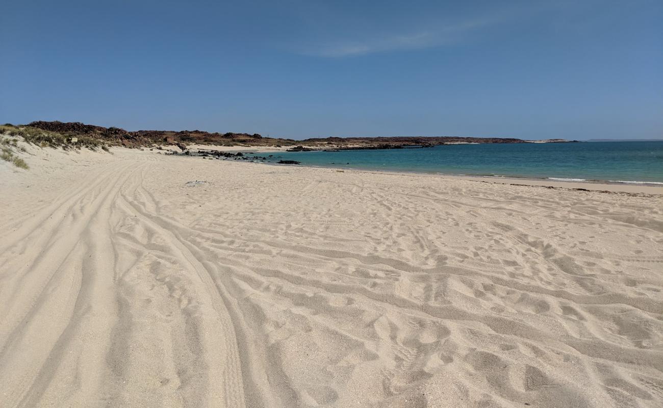 Conzinc Bay Beach'in fotoğrafı parlak kum yüzey ile