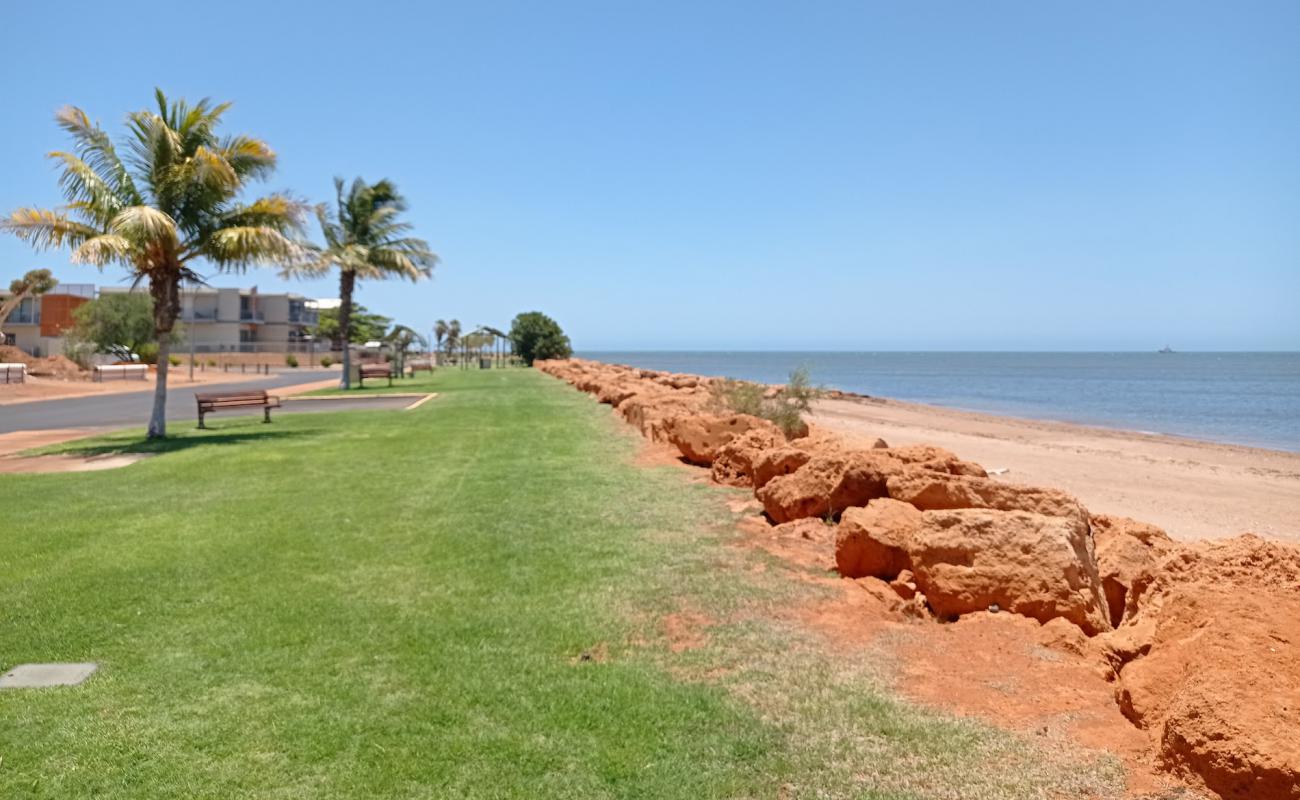 Sunset Beach'in fotoğrafı açık bej kum yüzey ile