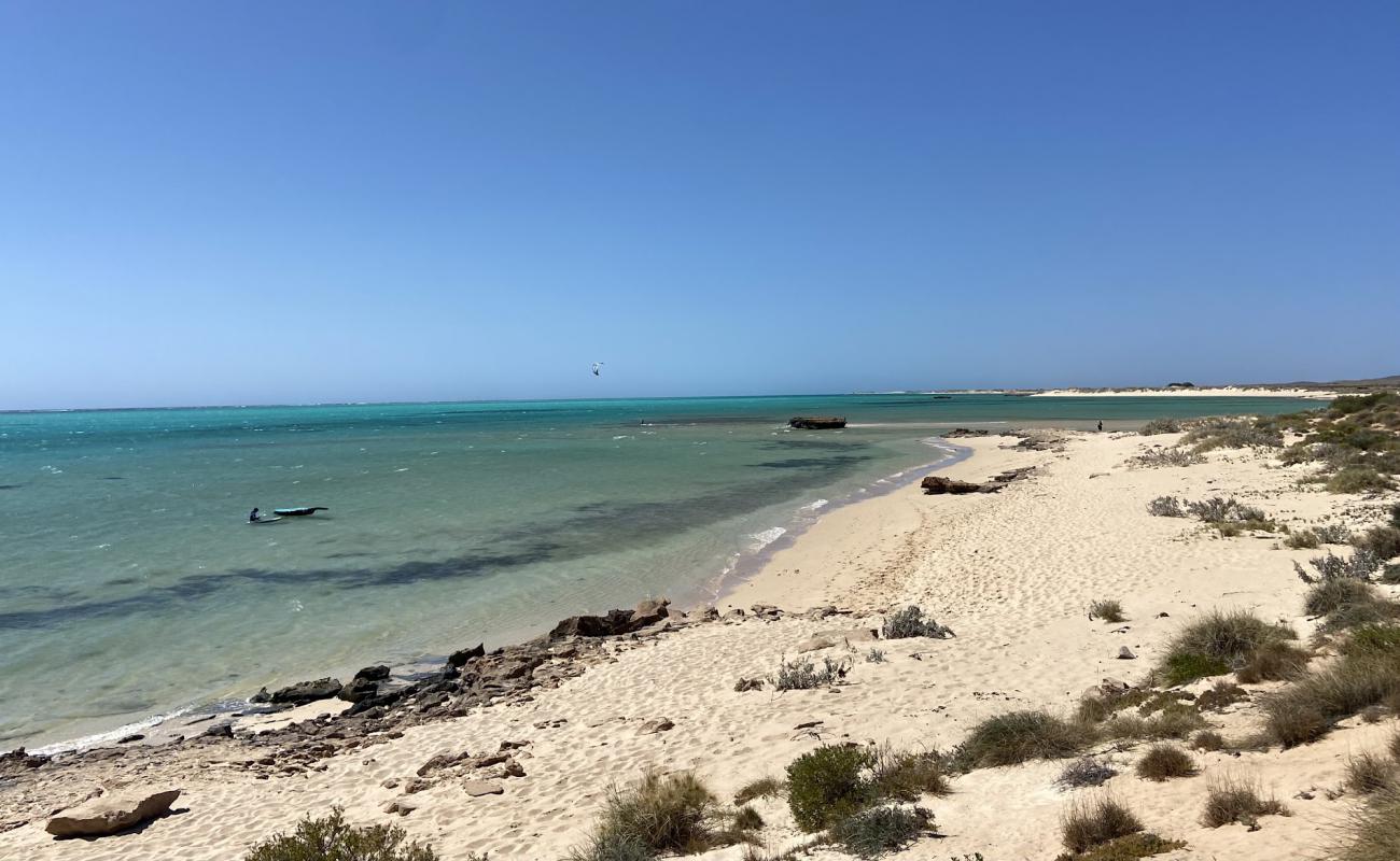 Varanus Beach'in fotoğrafı parlak kum yüzey ile