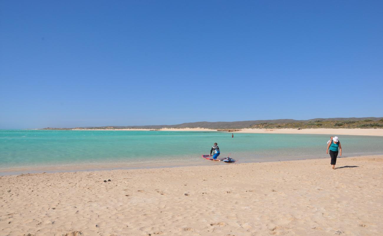 Tulki Beach'in fotoğrafı açık bej kum yüzey ile