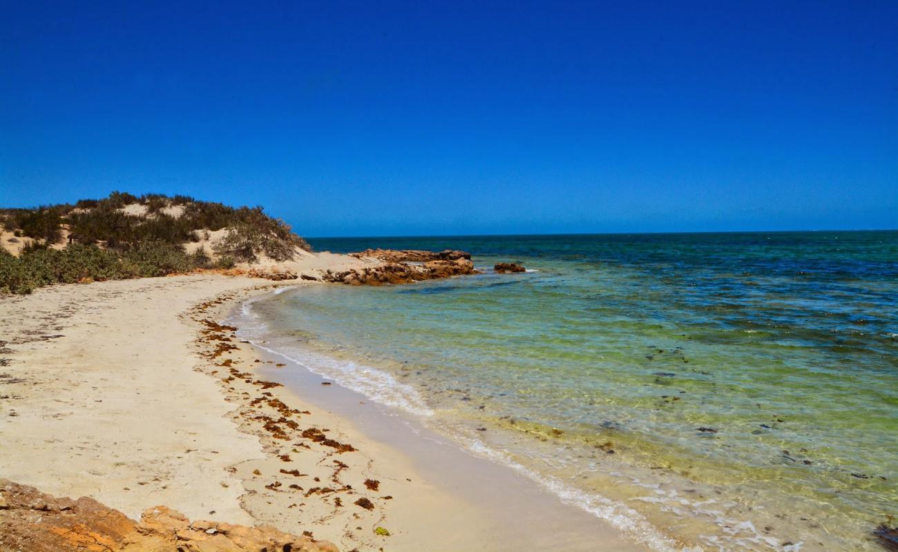 Bruboodjoo Beach'in fotoğrafı açık bej kum yüzey ile