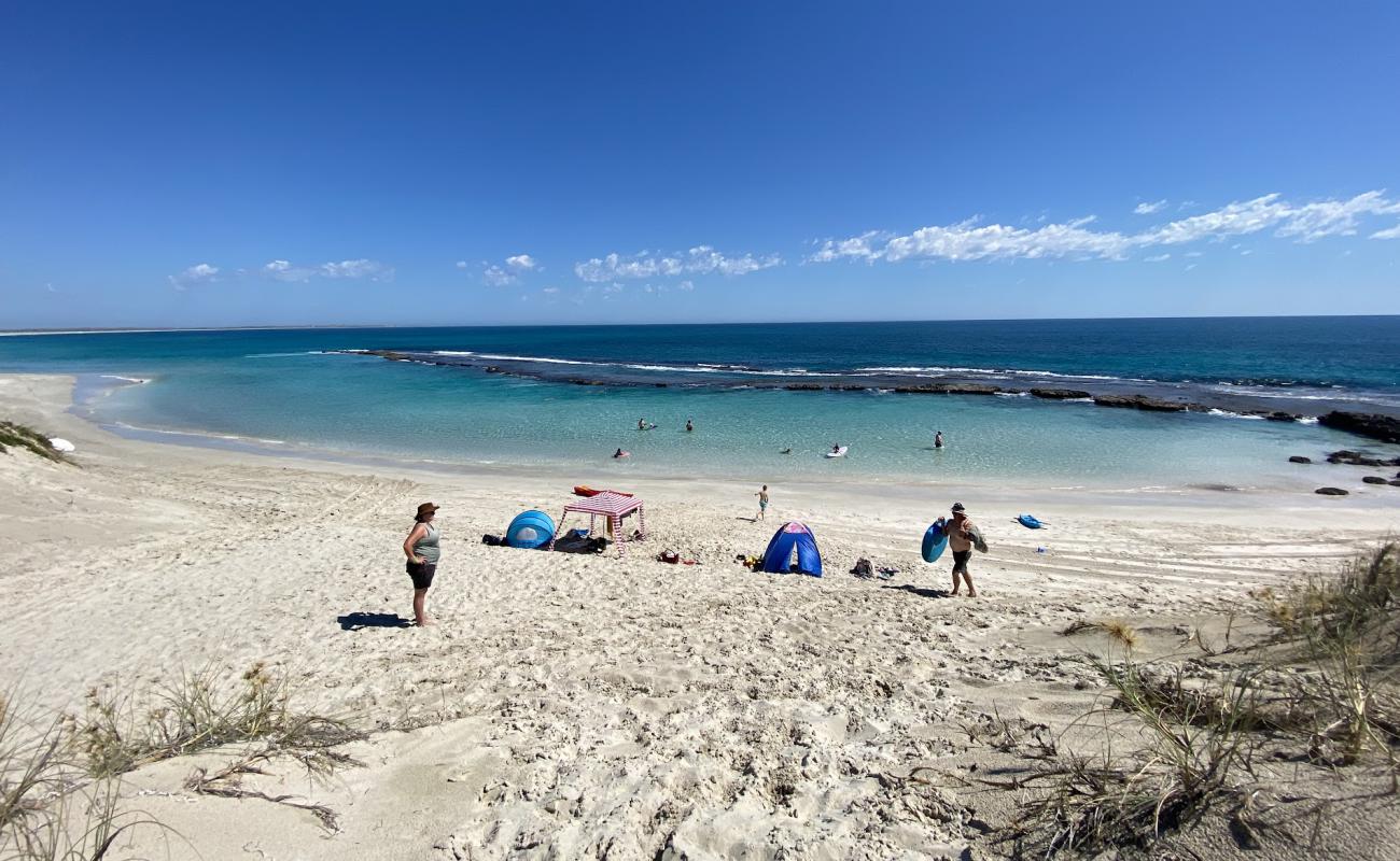 Oyster Bridge Beach'in fotoğrafı açık bej kum yüzey ile