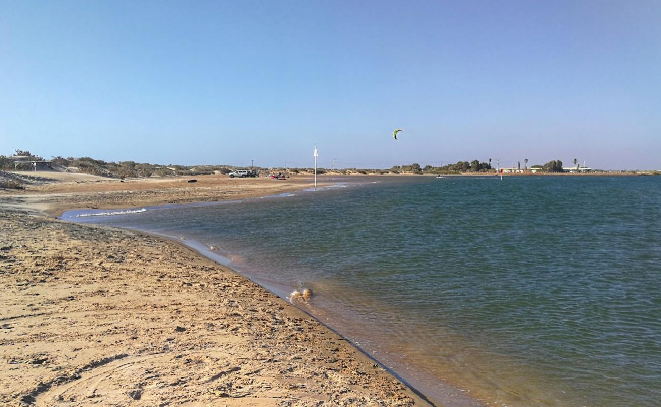 Pelican Point Beach'in fotoğrafı parlak kum yüzey ile