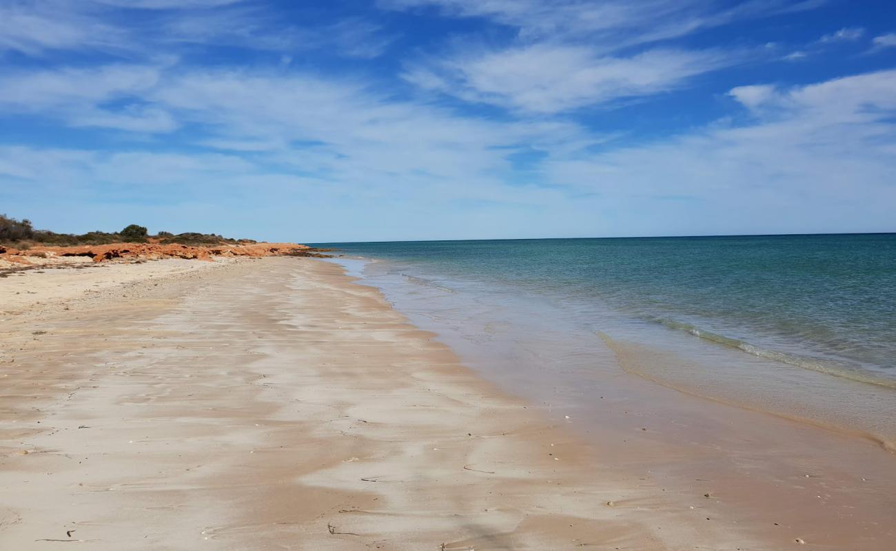 South Gregories Beach'in fotoğrafı açık bej kum yüzey ile