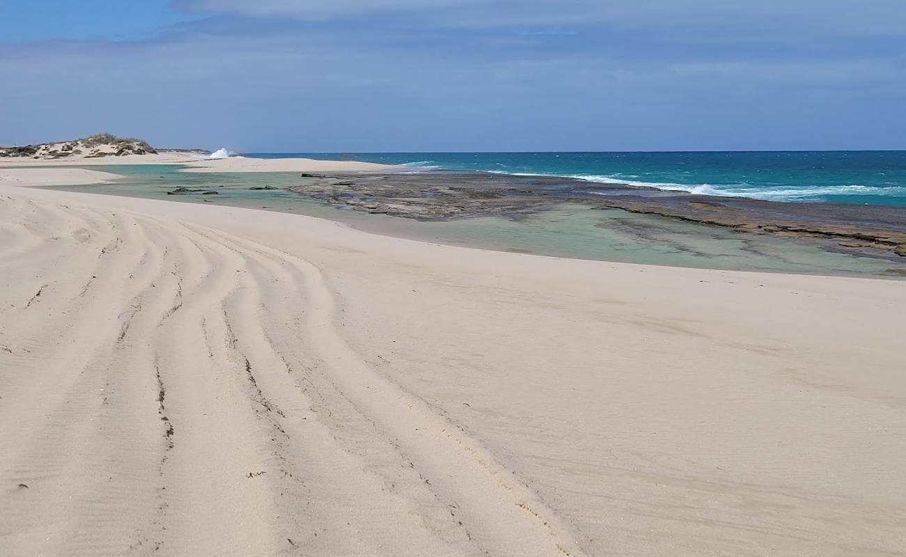 Wagoe Beach'in fotoğrafı i̇nce bej kum yüzey ile