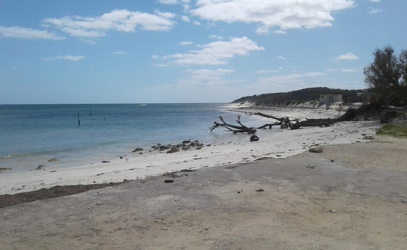 Freshwater North Beach'in fotoğrafı parlak kum yüzey ile