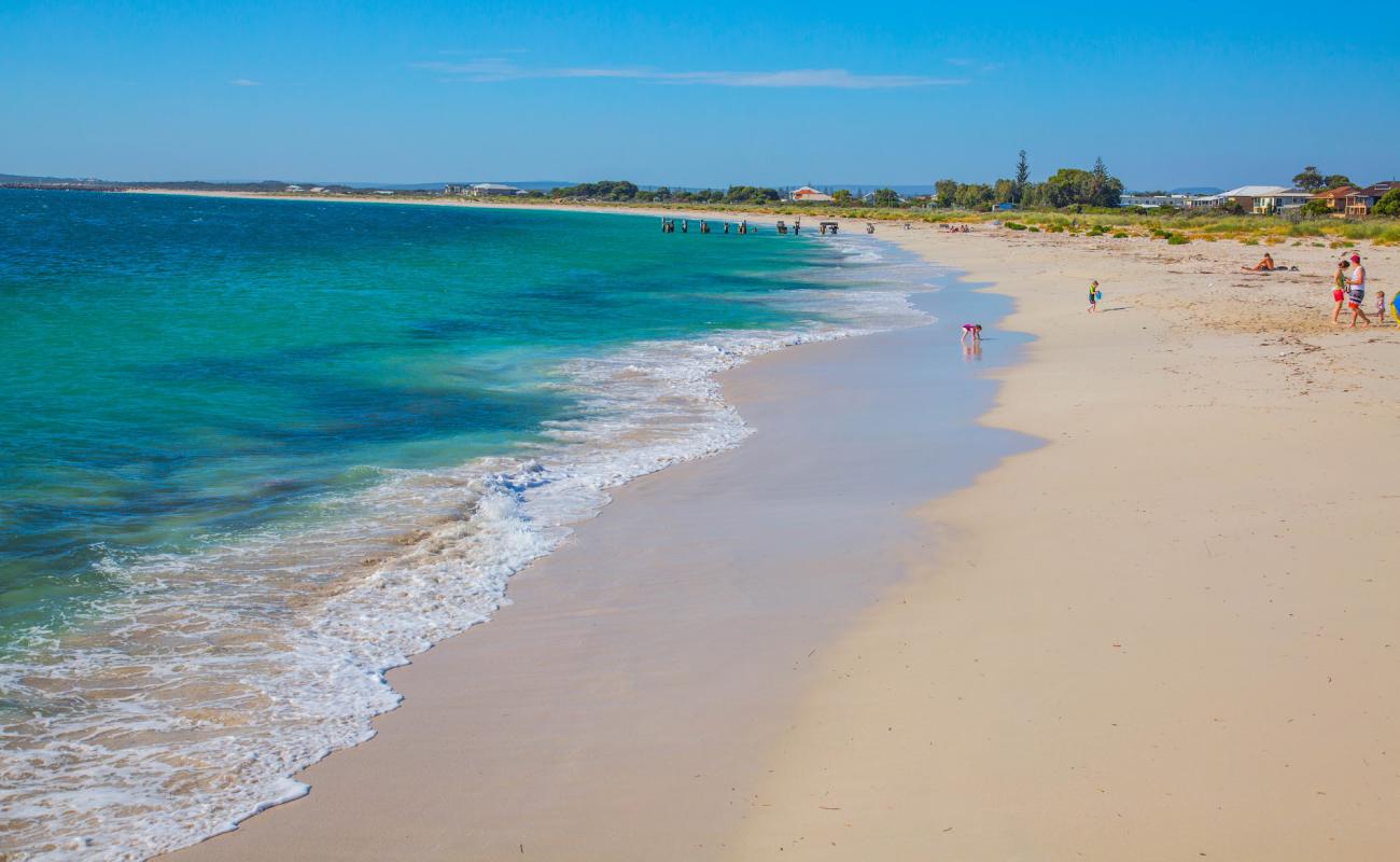 Jurien Bay Jetty'in fotoğrafı i̇nce beyaz kum yüzey ile