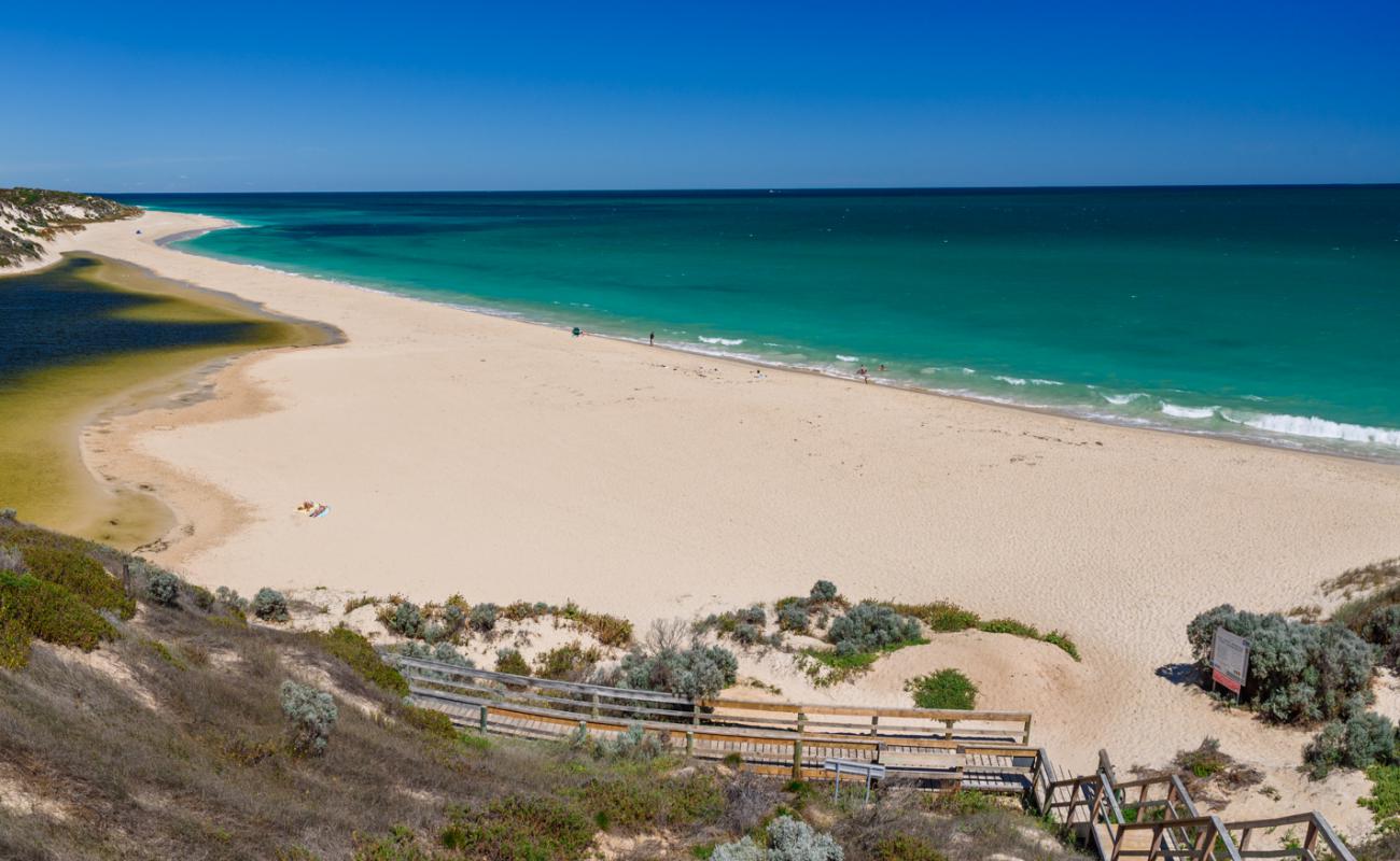 Guilderton Beach'in fotoğrafı parlak ince kum yüzey ile