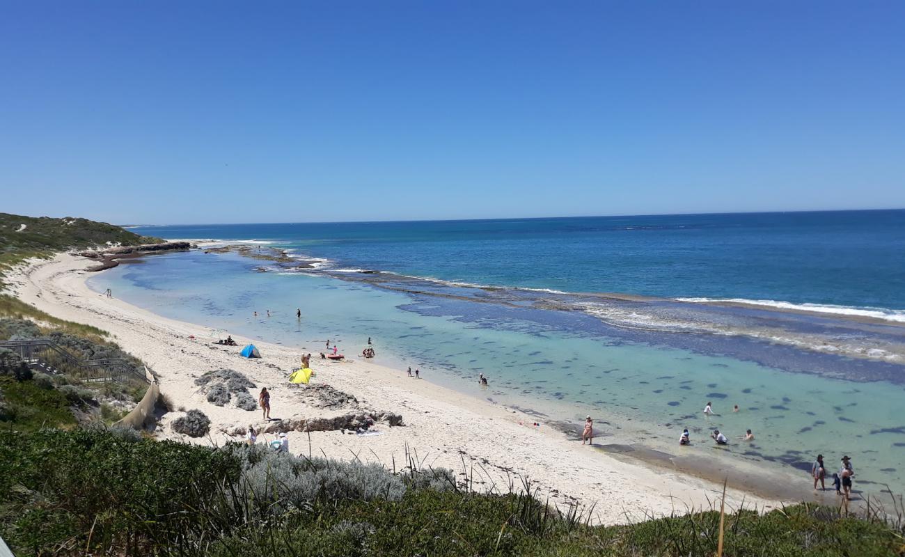 Yanchep Beach'in fotoğrafı açık bej kum yüzey ile