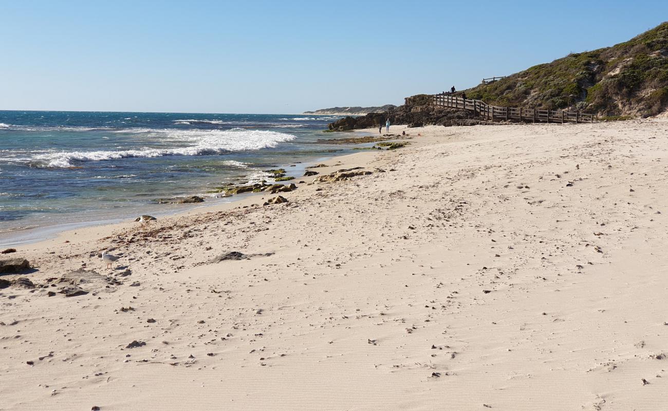 Iluka Beach'in fotoğrafı açık bej kum yüzey ile