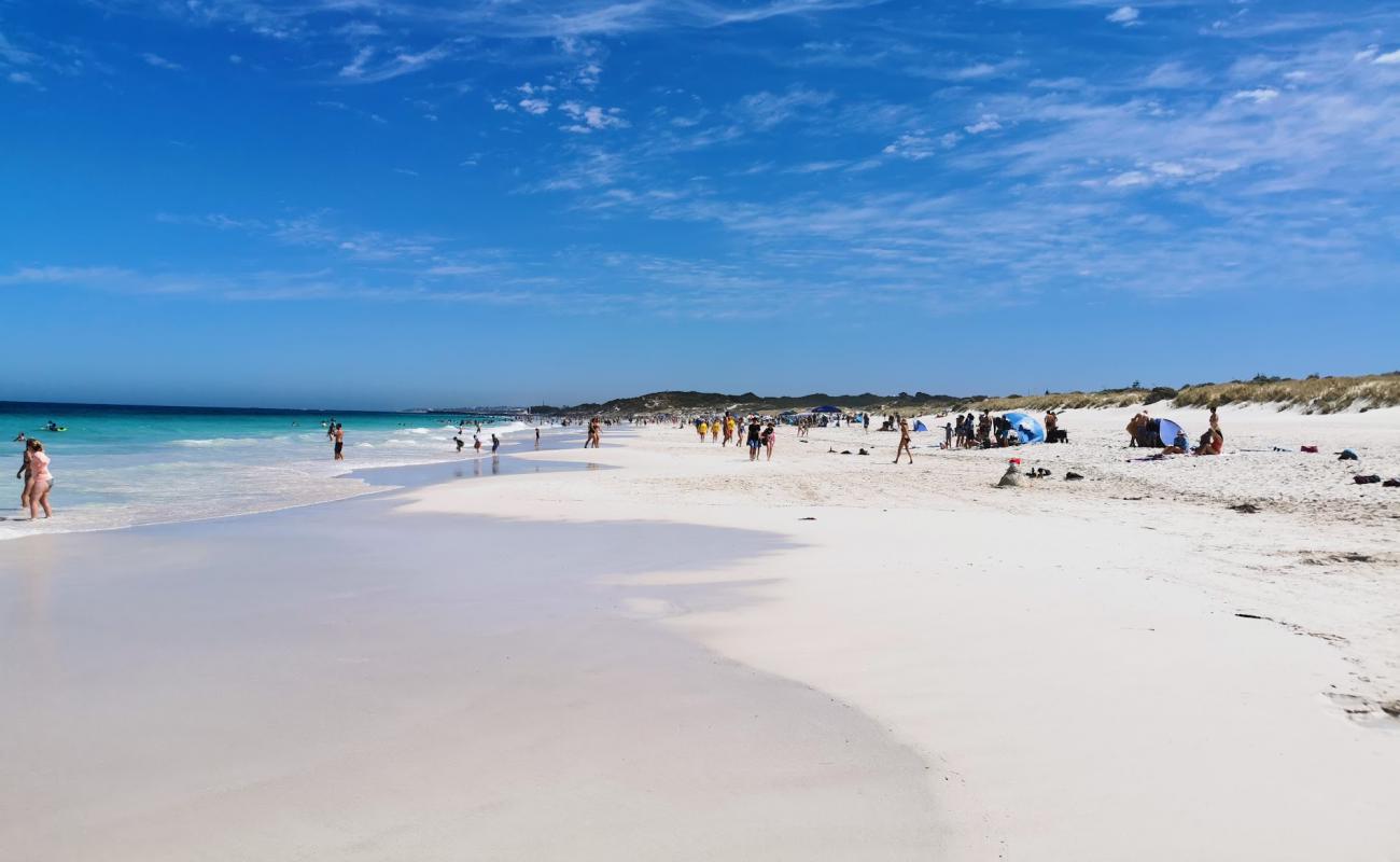 Mullaioo Beach'in fotoğrafı i̇nce beyaz kum yüzey ile