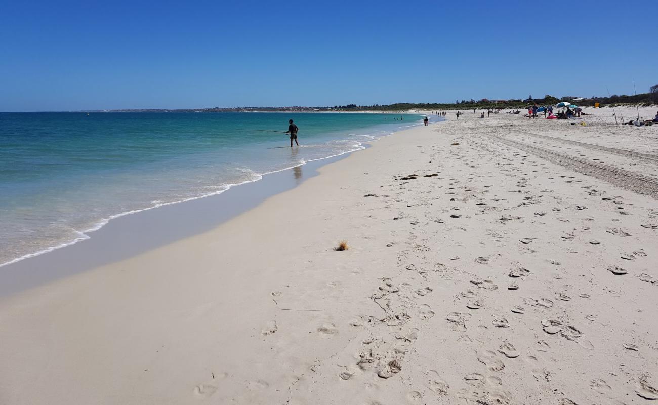 Whitfofds Beach'in fotoğrafı açık bej kum yüzey ile
