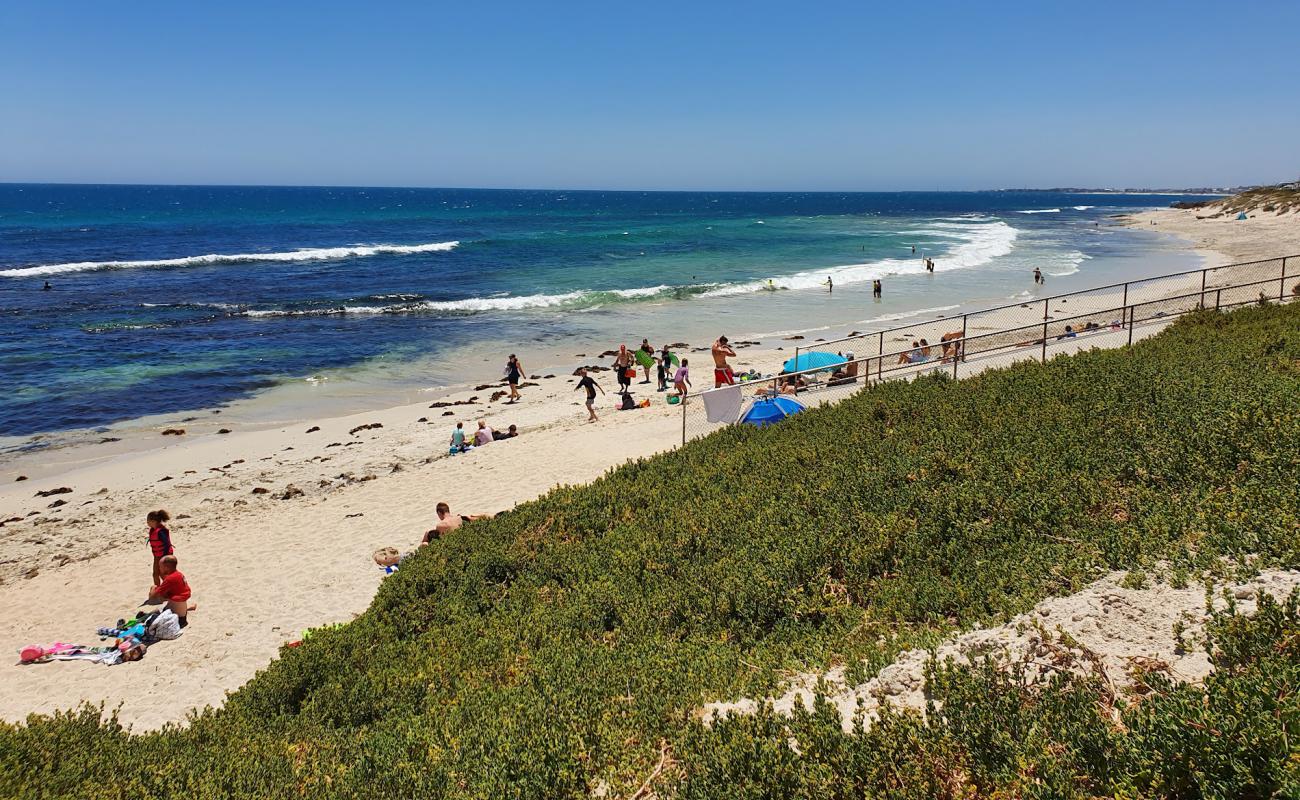 Mettams Pool Beach II'in fotoğrafı parlak kum yüzey ile