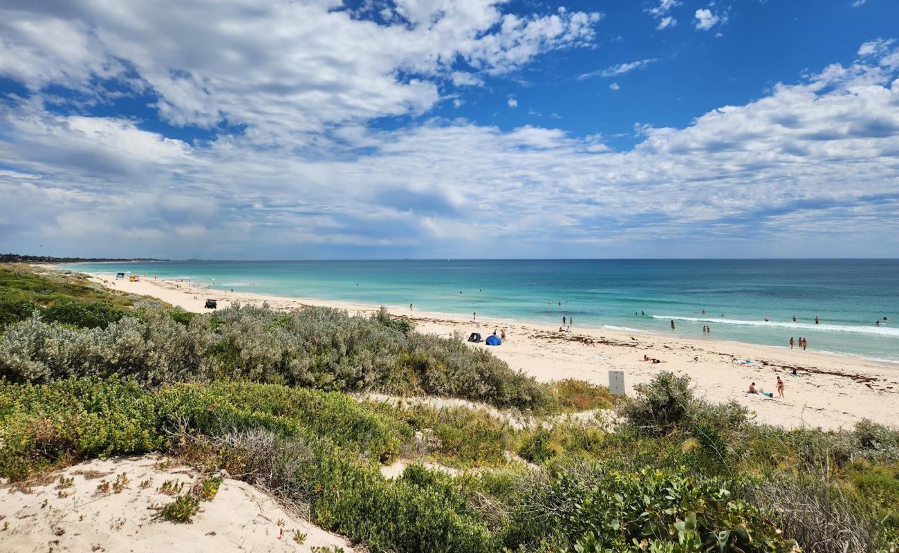 Trigg Beach'in fotoğrafı açık bej kum yüzey ile