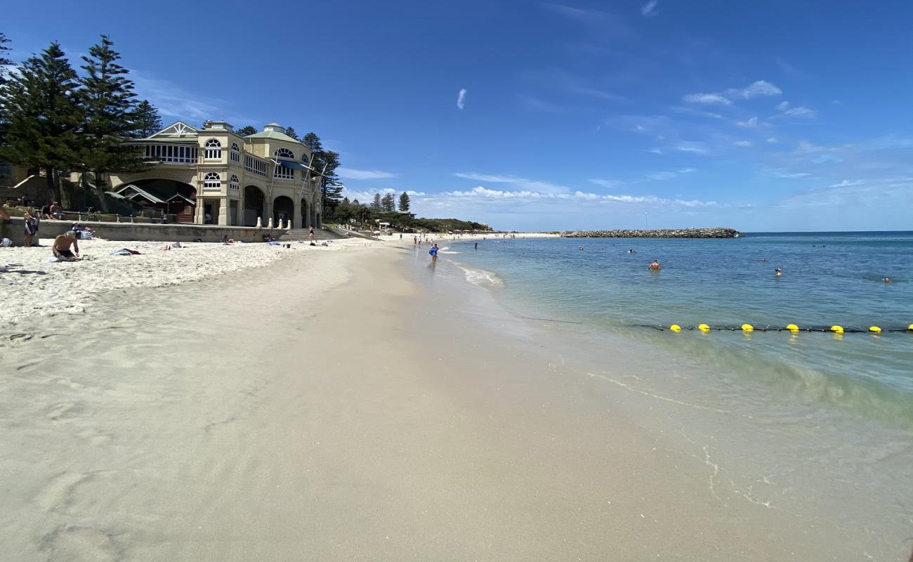 Cottesloe Plajı'in fotoğrafı parlak ince kum yüzey ile