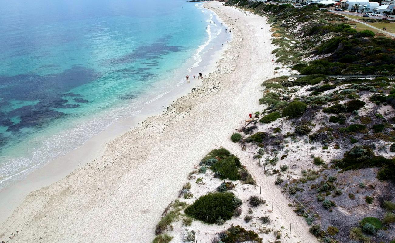 Dutch Inn Beach'in fotoğrafı parlak kum yüzey ile