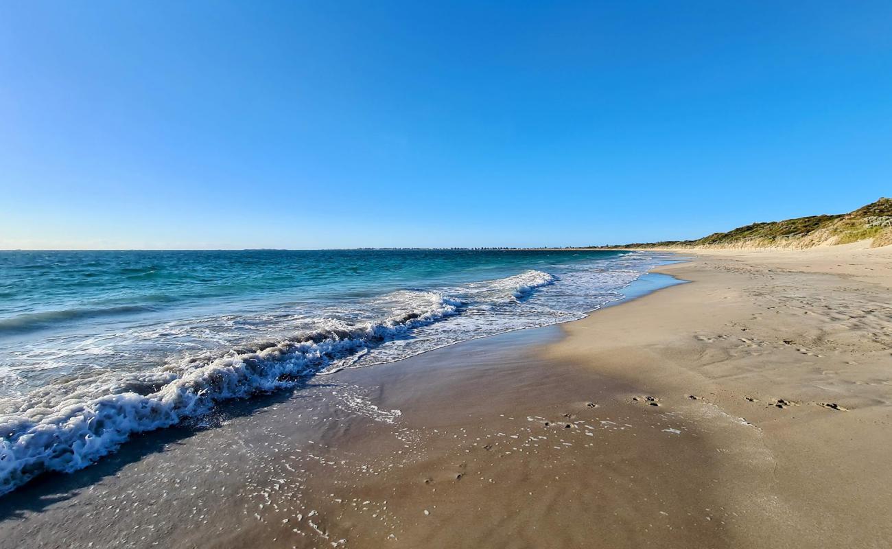Port Kennedy Nudist Beach'in fotoğrafı açık bej kum yüzey ile