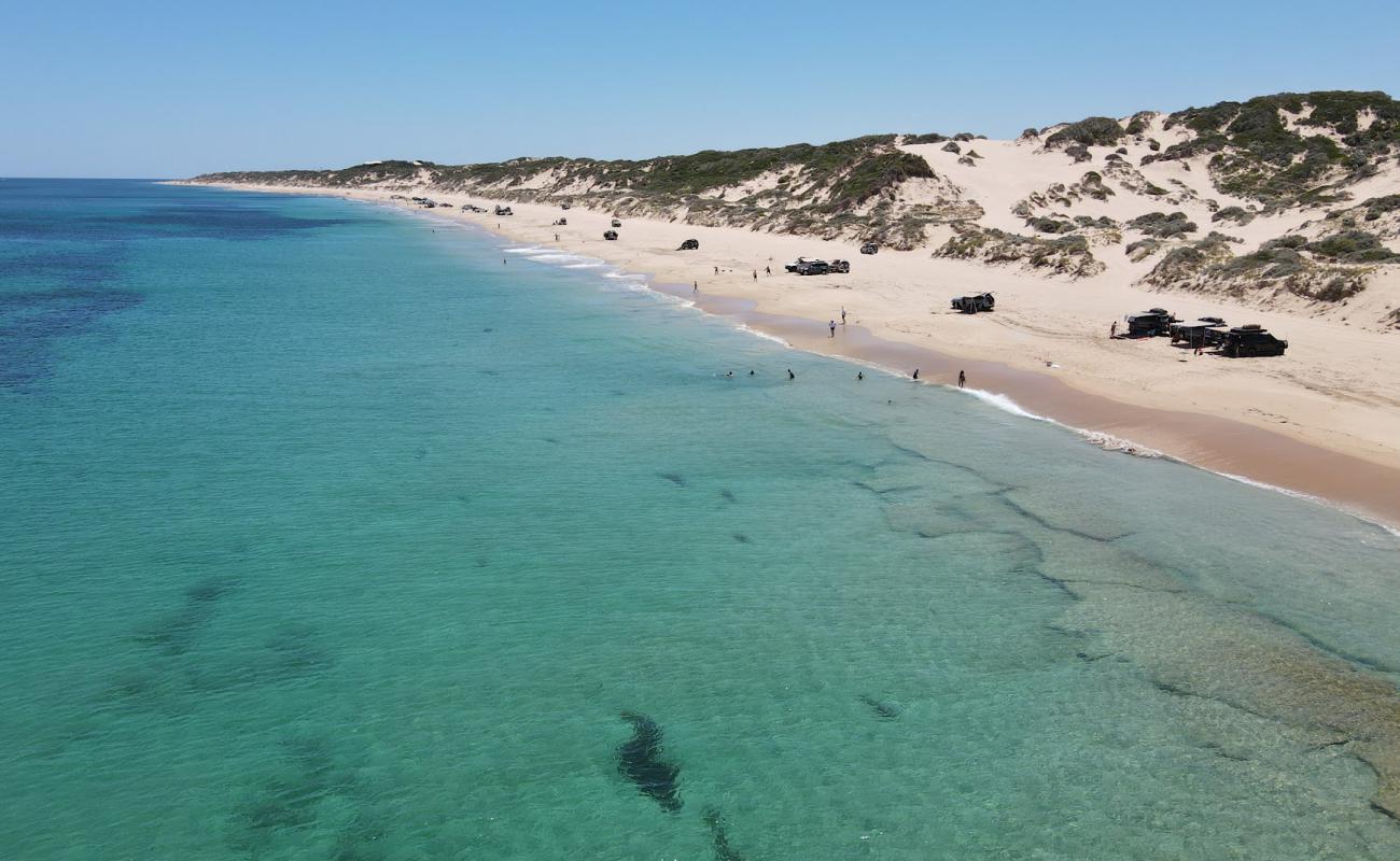 Florida Beach Dawesville'in fotoğrafı açık bej kum yüzey ile