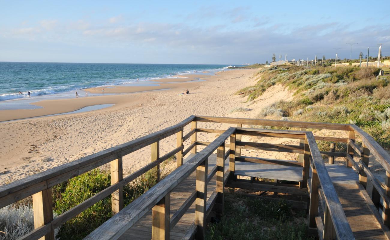 Bunbury Beach'in fotoğrafı açık bej kum yüzey ile