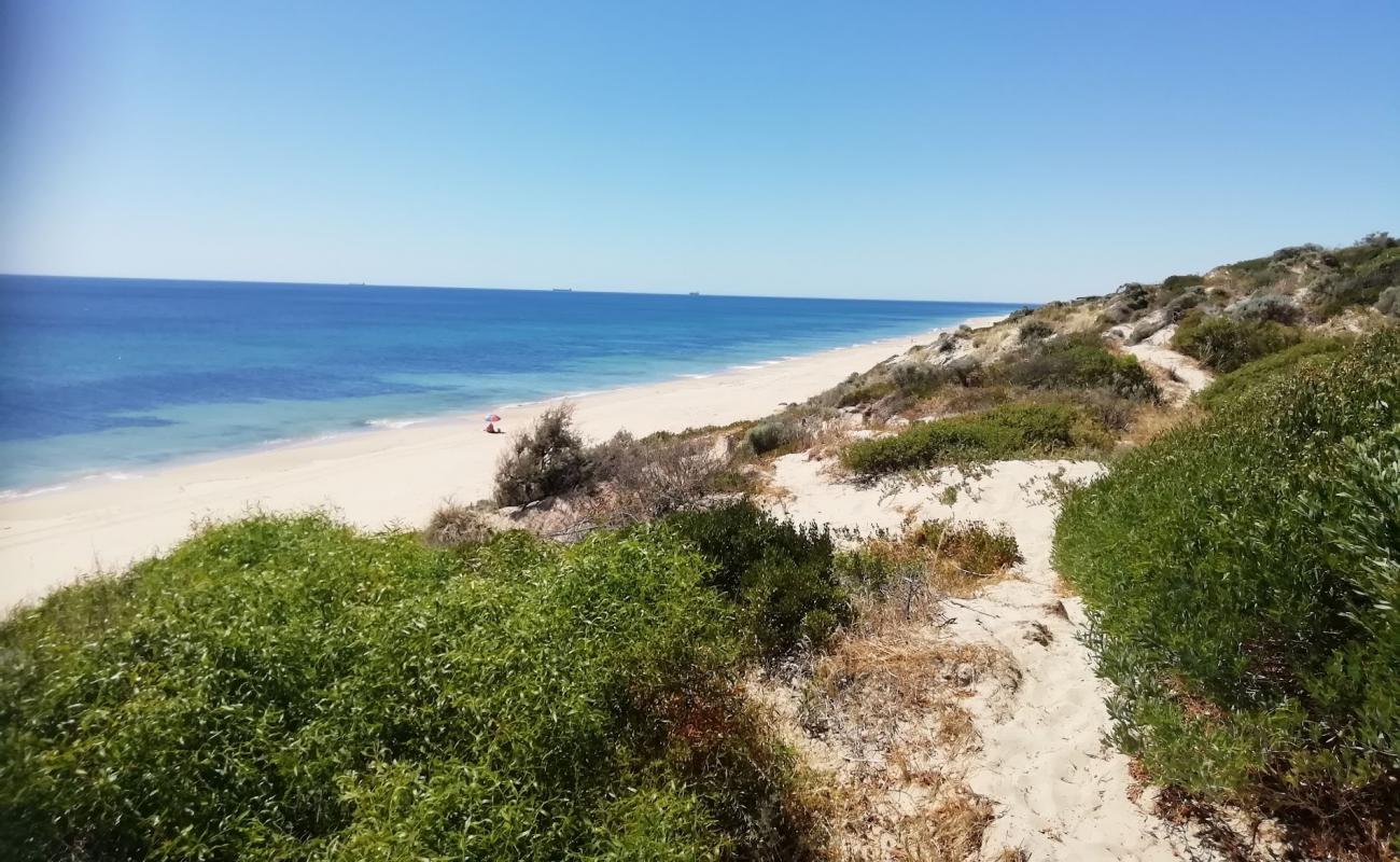 Mindalong Beach'in fotoğrafı parlak kum yüzey ile