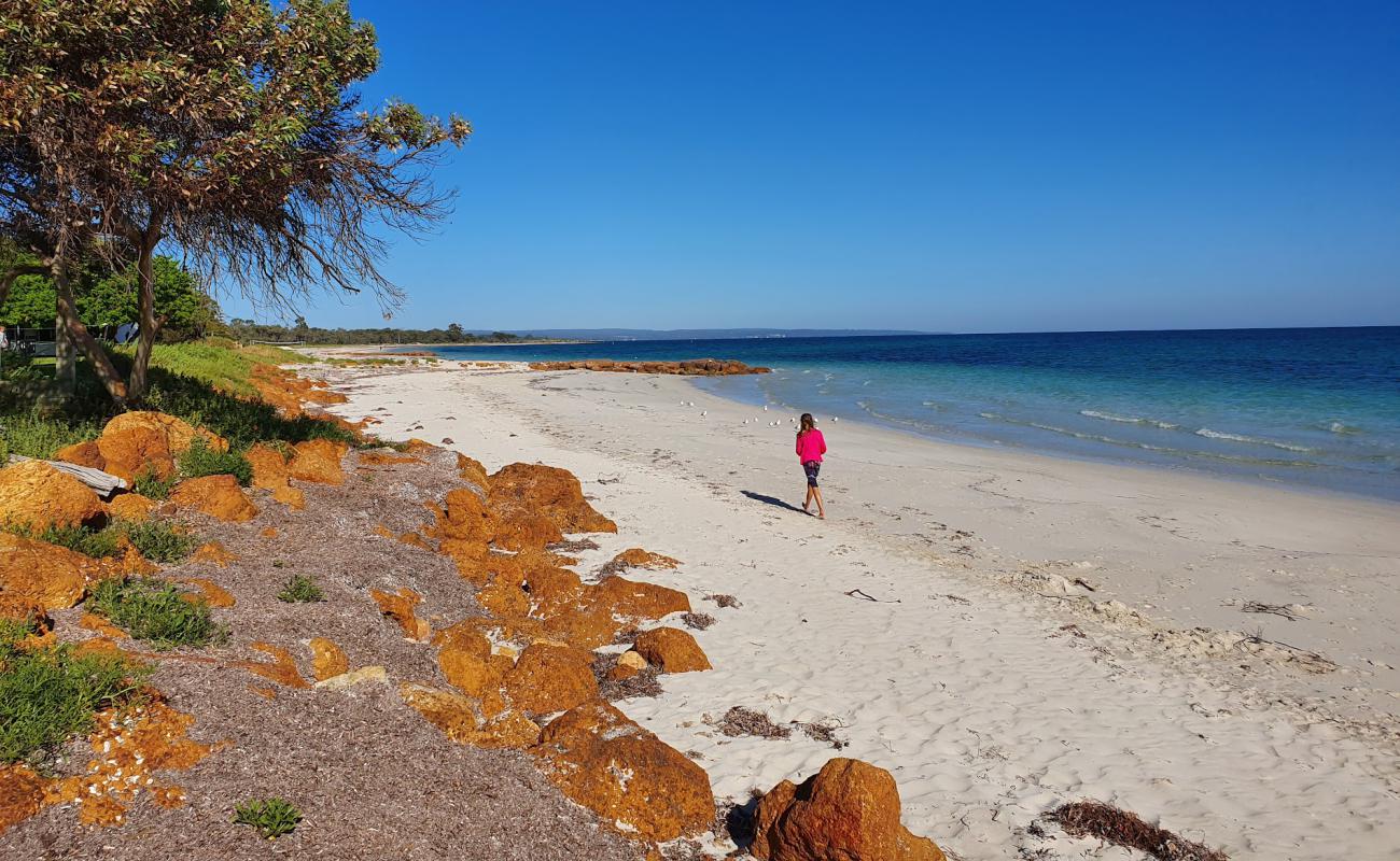 Busselton Beach'in fotoğrafı açık bej kum yüzey ile